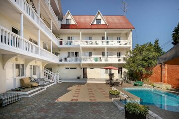 Дом, 700 м², 4 эт.